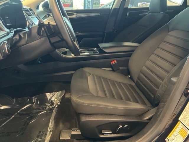 Ford Fusion Vehicle Full-screen Gallery Image 33