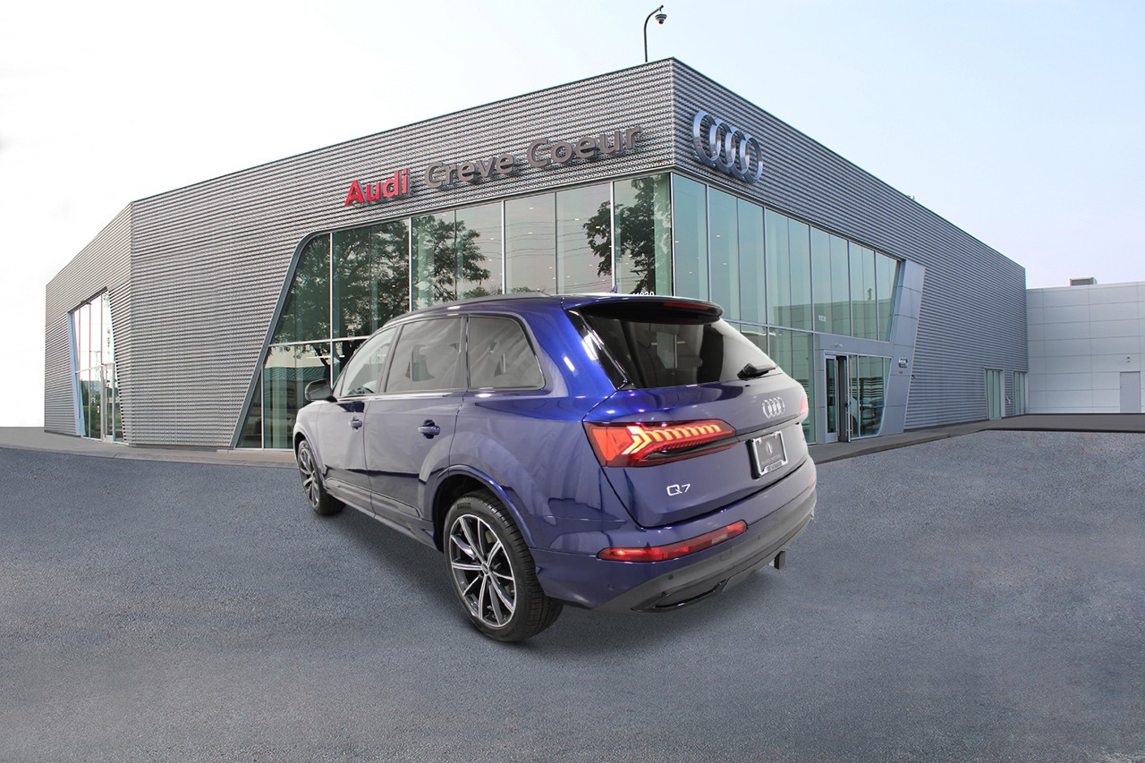 Audi Q7 Vehicle Full-screen Gallery Image 3