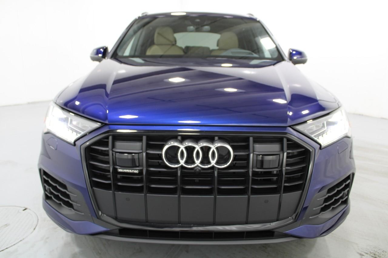 Audi Q7 Vehicle Full-screen Gallery Image 7
