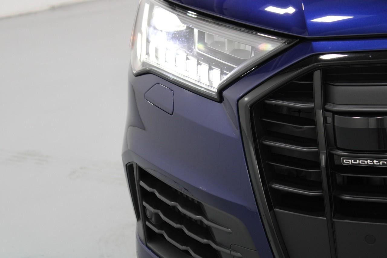 Audi Q7 Vehicle Full-screen Gallery Image 8