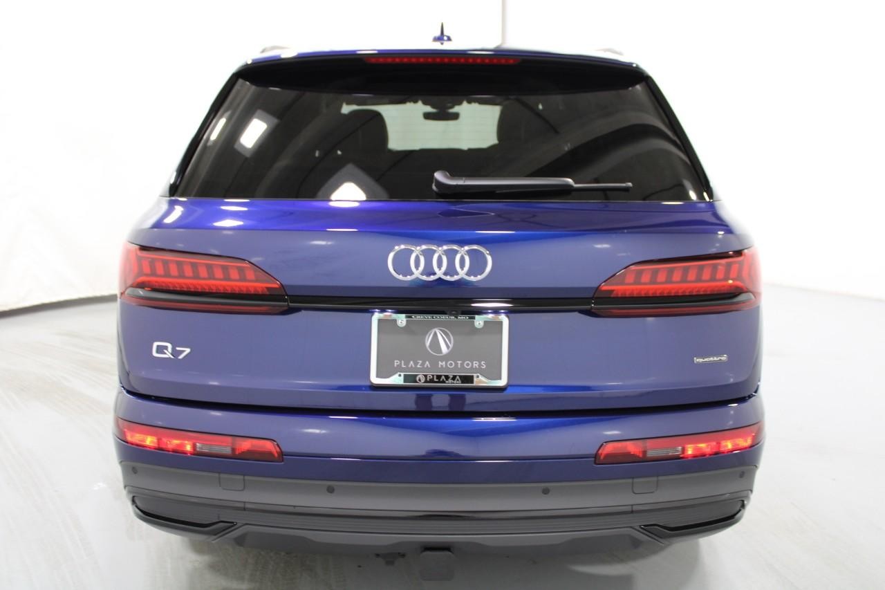 Audi Q7 Vehicle Full-screen Gallery Image 10