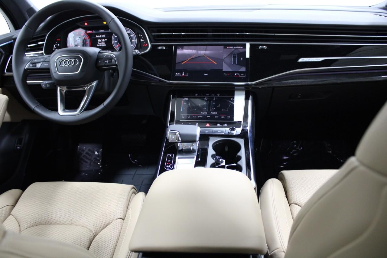 Audi Q7 Vehicle Full-screen Gallery Image 14