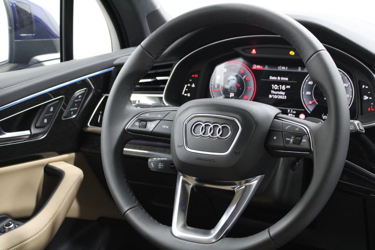 Audi Q7 Vehicle Full-screen Gallery Image 15
