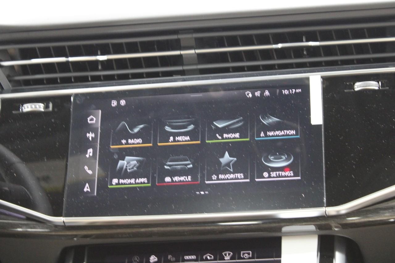 Audi Q7 Vehicle Full-screen Gallery Image 16