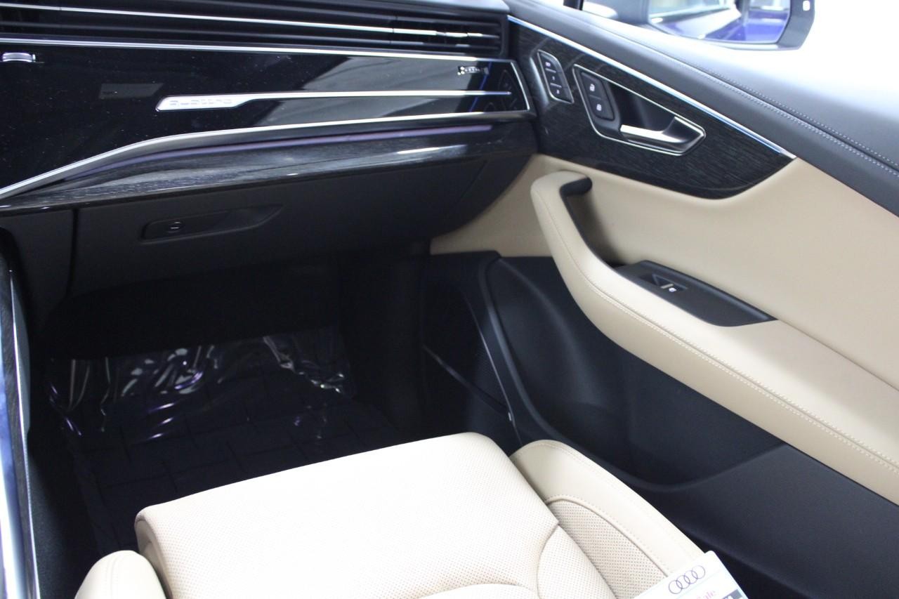 Audi Q7 Vehicle Full-screen Gallery Image 18