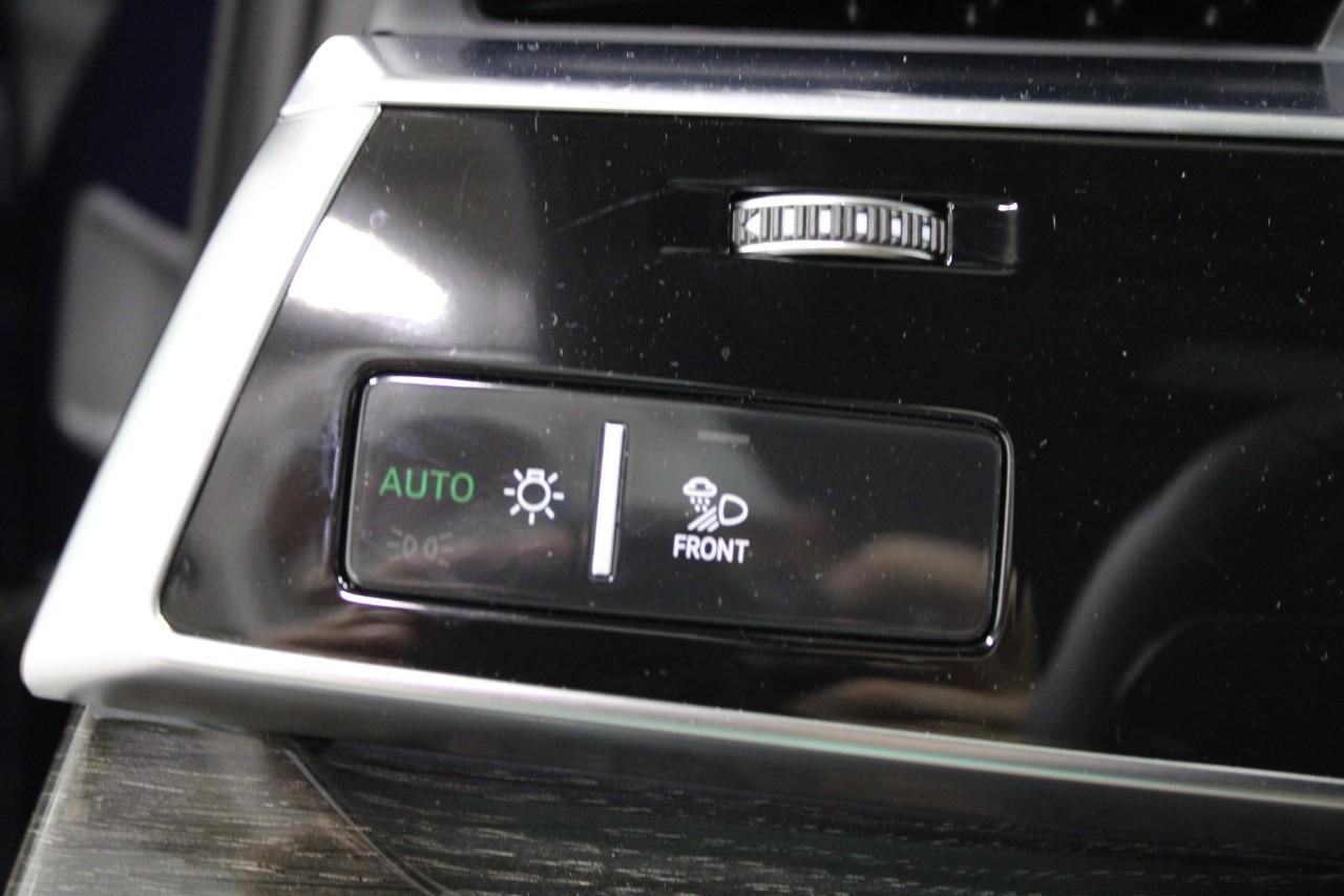 Audi Q7 Vehicle Full-screen Gallery Image 19