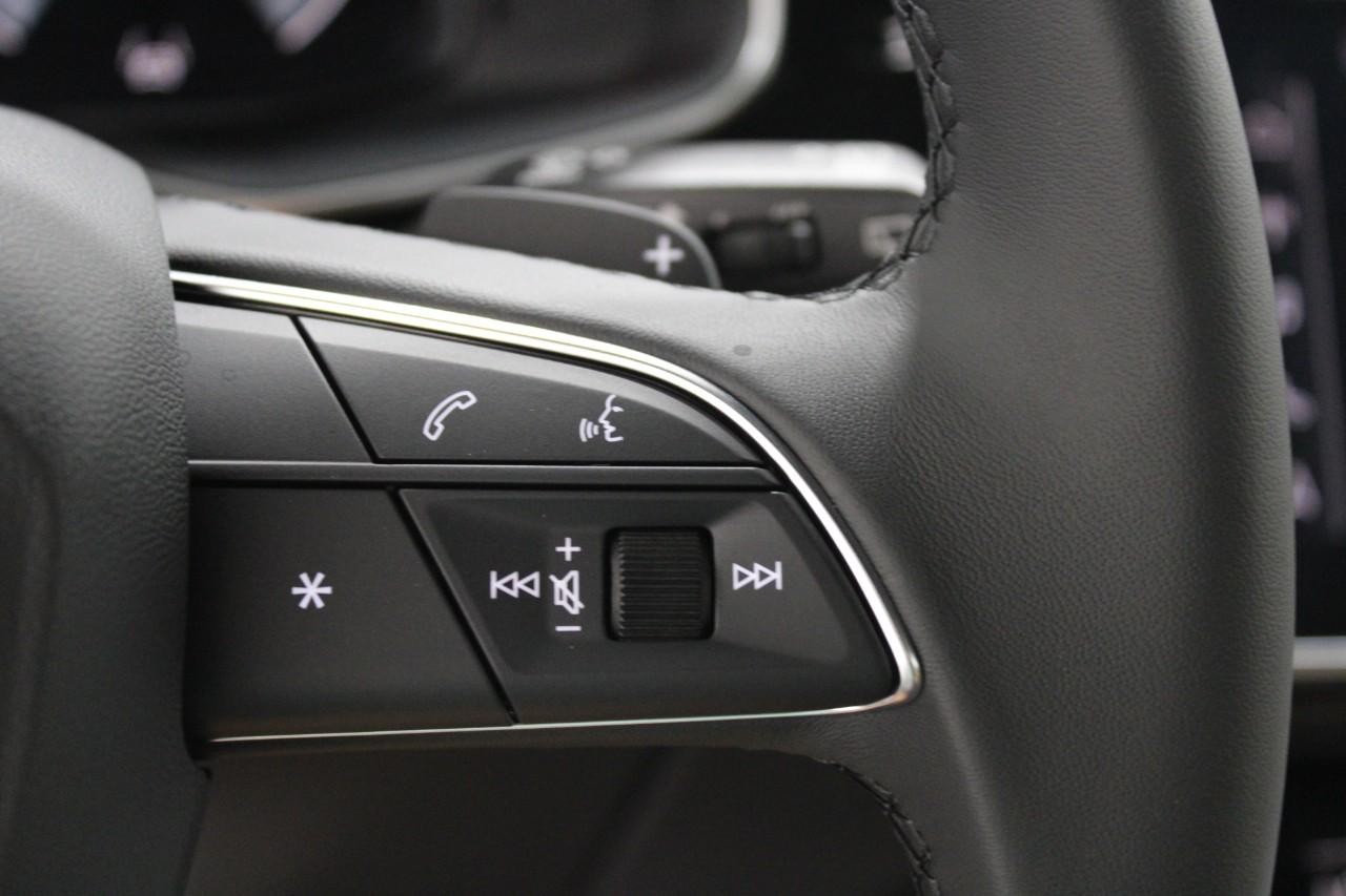 Audi Q7 Vehicle Full-screen Gallery Image 21