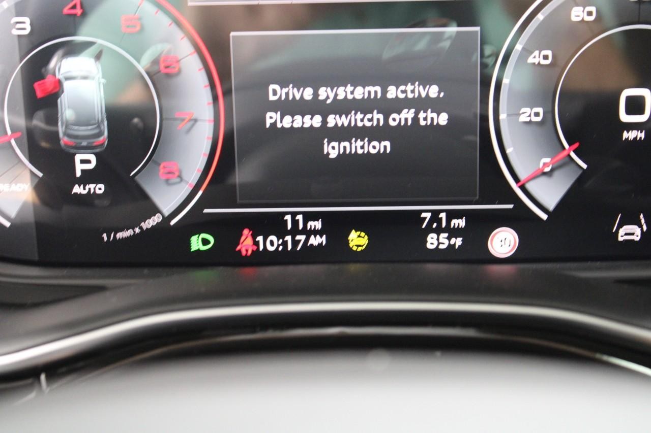 Audi Q7 Vehicle Full-screen Gallery Image 22