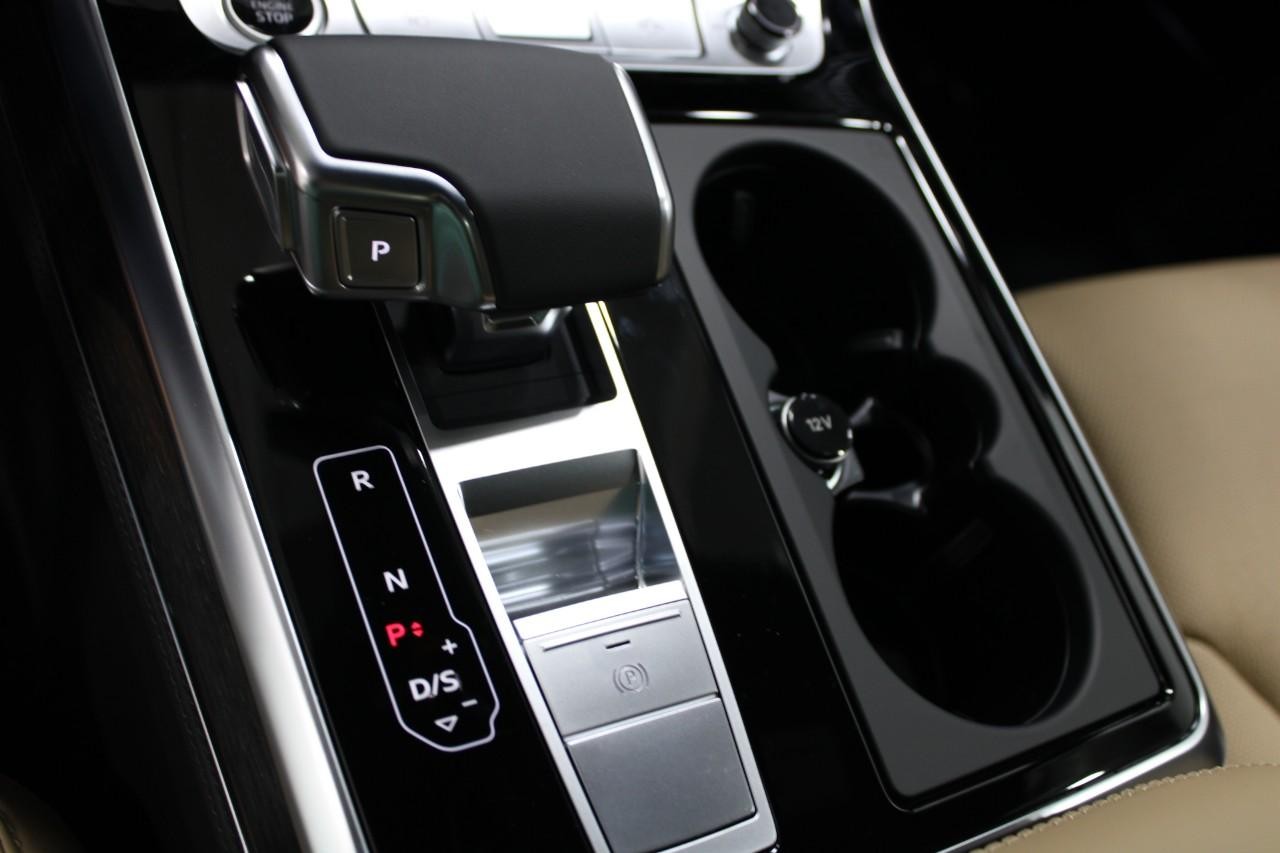 Audi Q7 Vehicle Full-screen Gallery Image 27