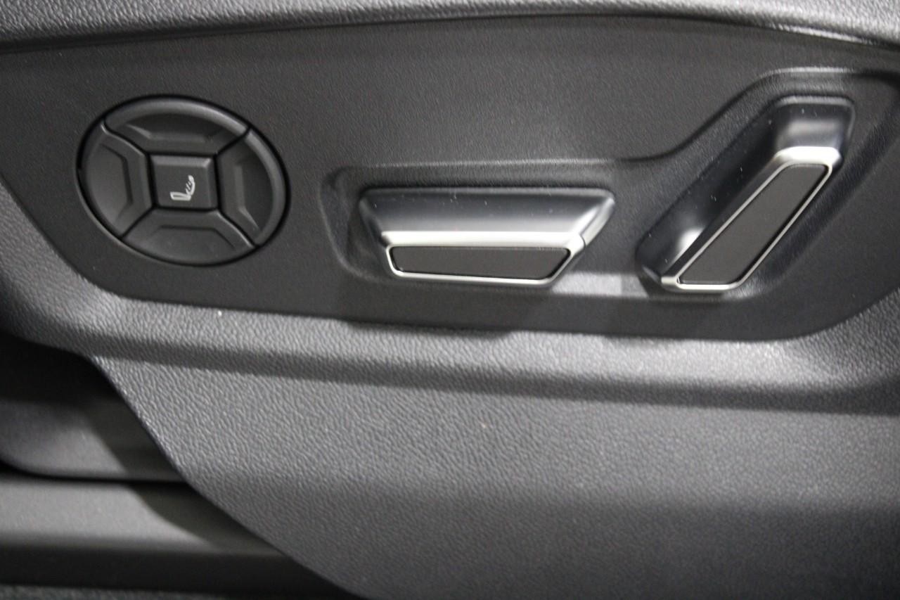 Audi Q7 Vehicle Full-screen Gallery Image 30