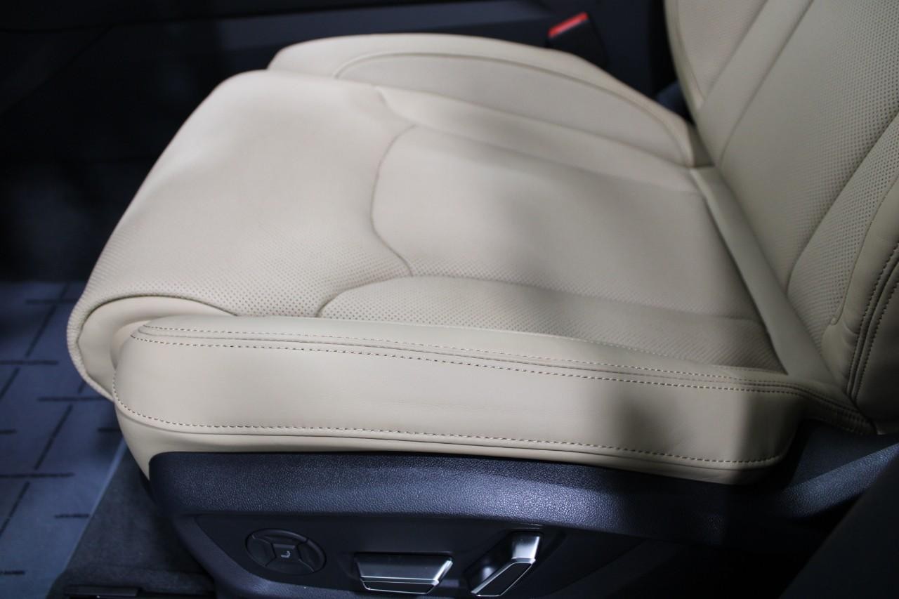 Audi Q7 Vehicle Full-screen Gallery Image 32