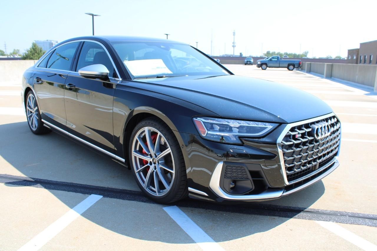 Audi S8 Vehicle Full-screen Gallery Image 6