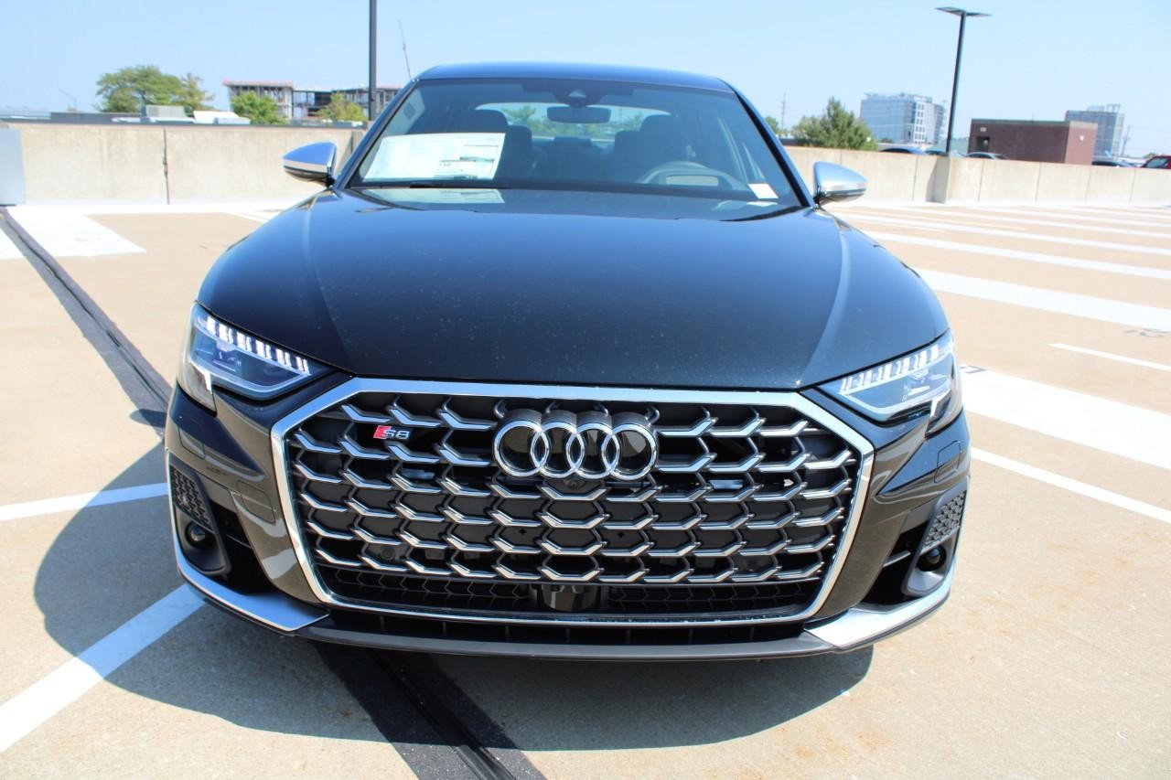 Audi S8 Vehicle Full-screen Gallery Image 7