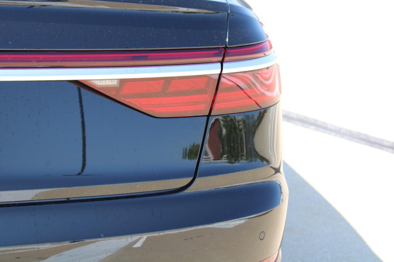 Audi S8 Vehicle Full-screen Gallery Image 12