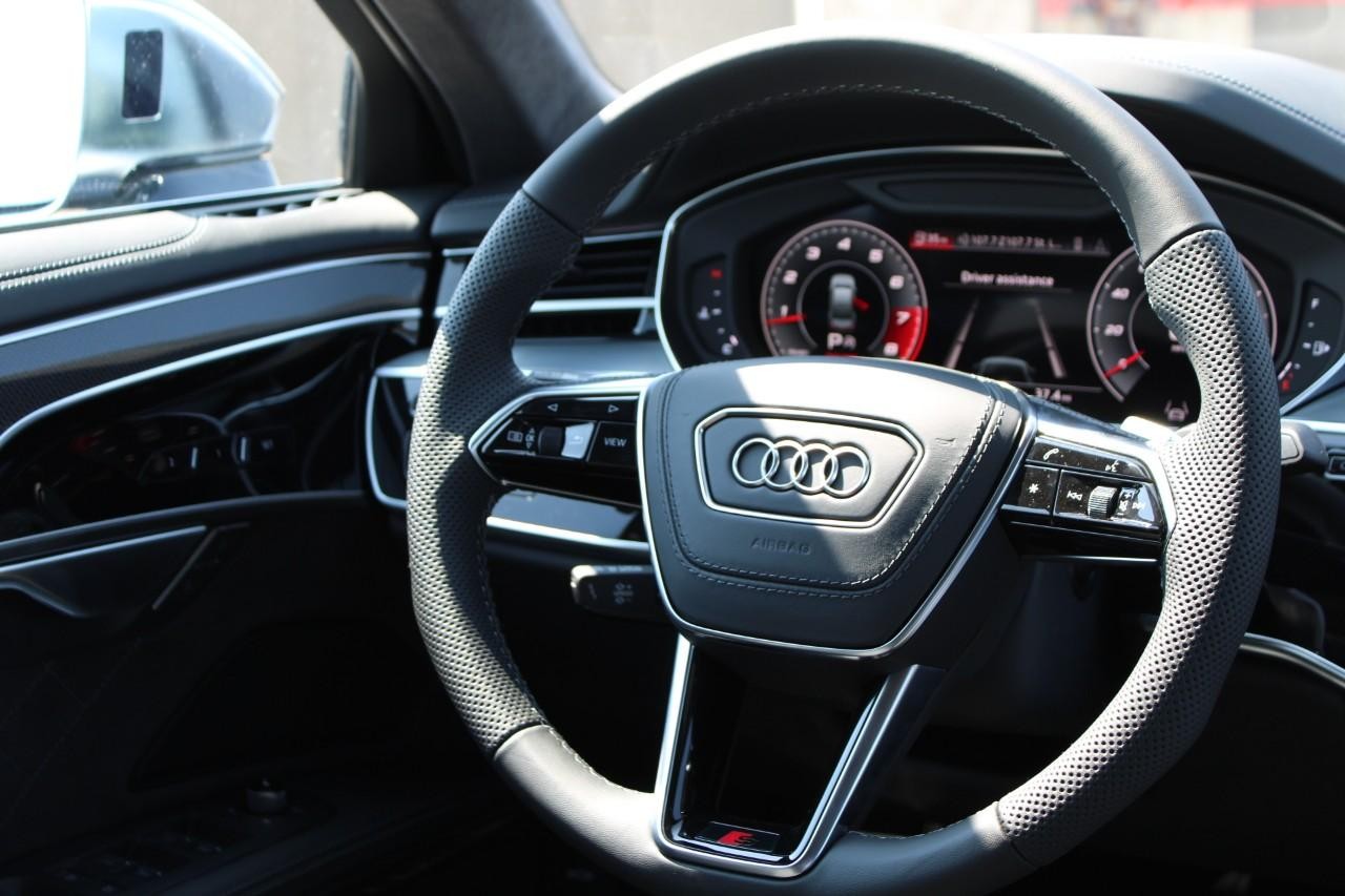 Audi S8 Vehicle Full-screen Gallery Image 15