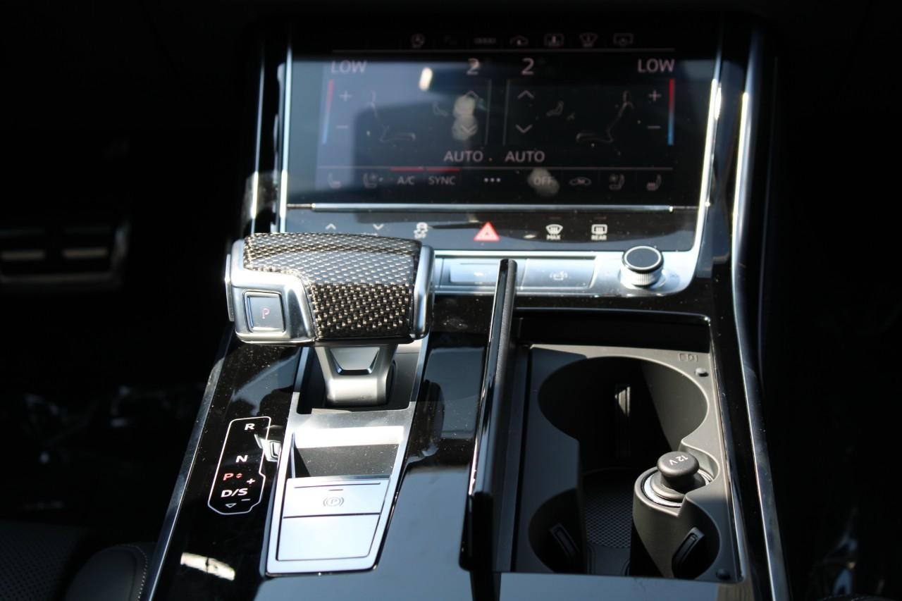 Audi S8 Vehicle Full-screen Gallery Image 17