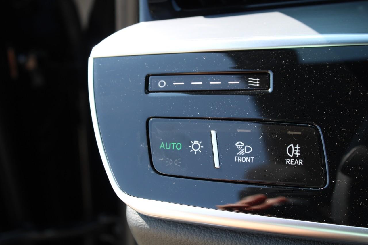 Audi S8 Vehicle Full-screen Gallery Image 19