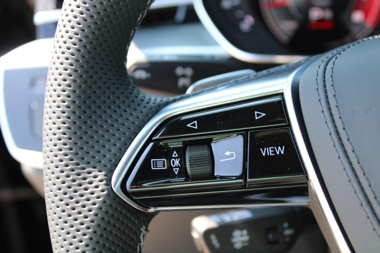 Audi S8 Vehicle Full-screen Gallery Image 20