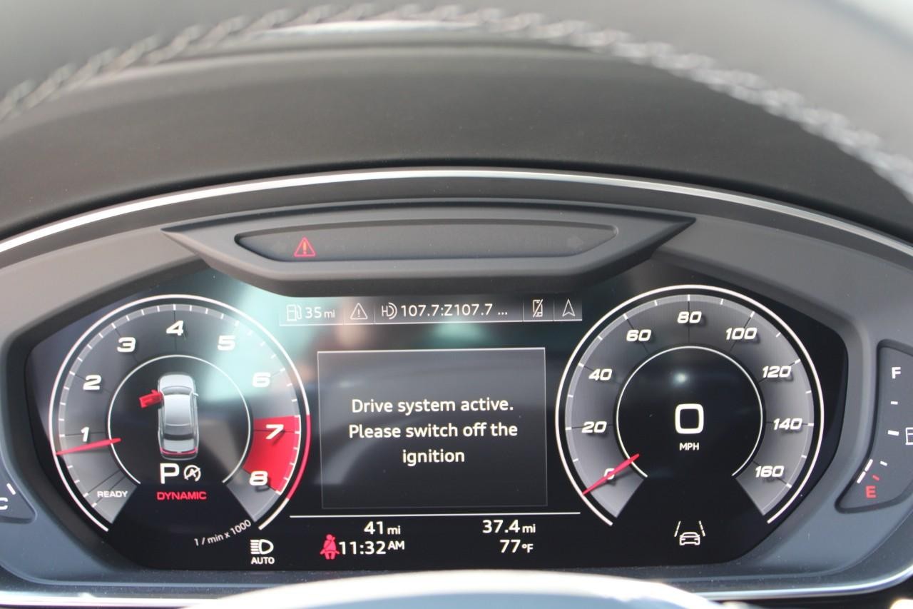 Audi S8 Vehicle Full-screen Gallery Image 22