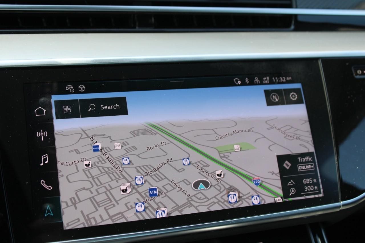 Audi S8 Vehicle Full-screen Gallery Image 23