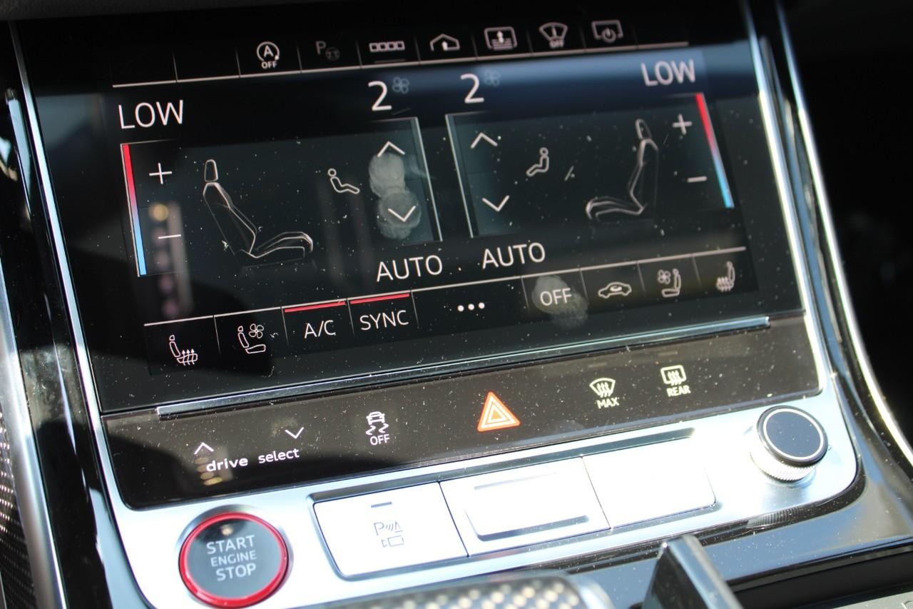 Audi S8 Vehicle Full-screen Gallery Image 24