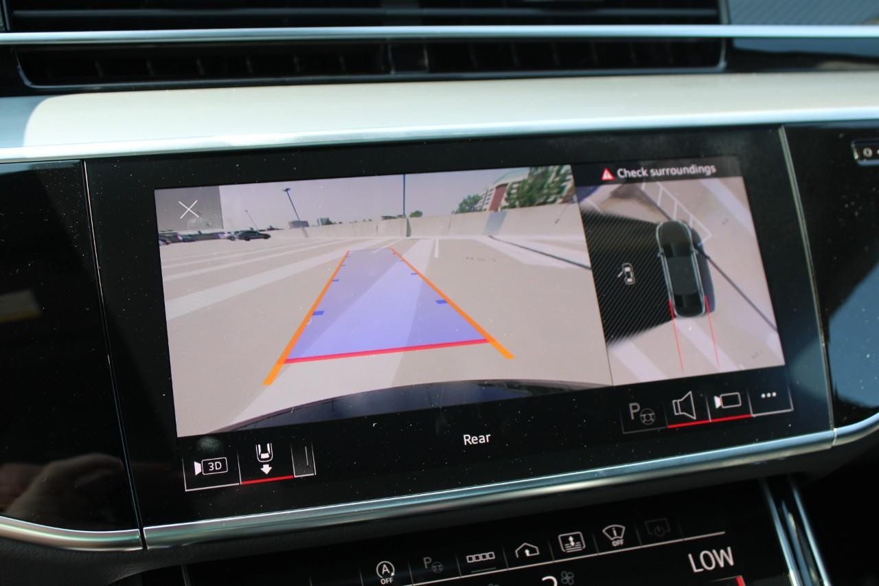 Audi S8 Vehicle Full-screen Gallery Image 26