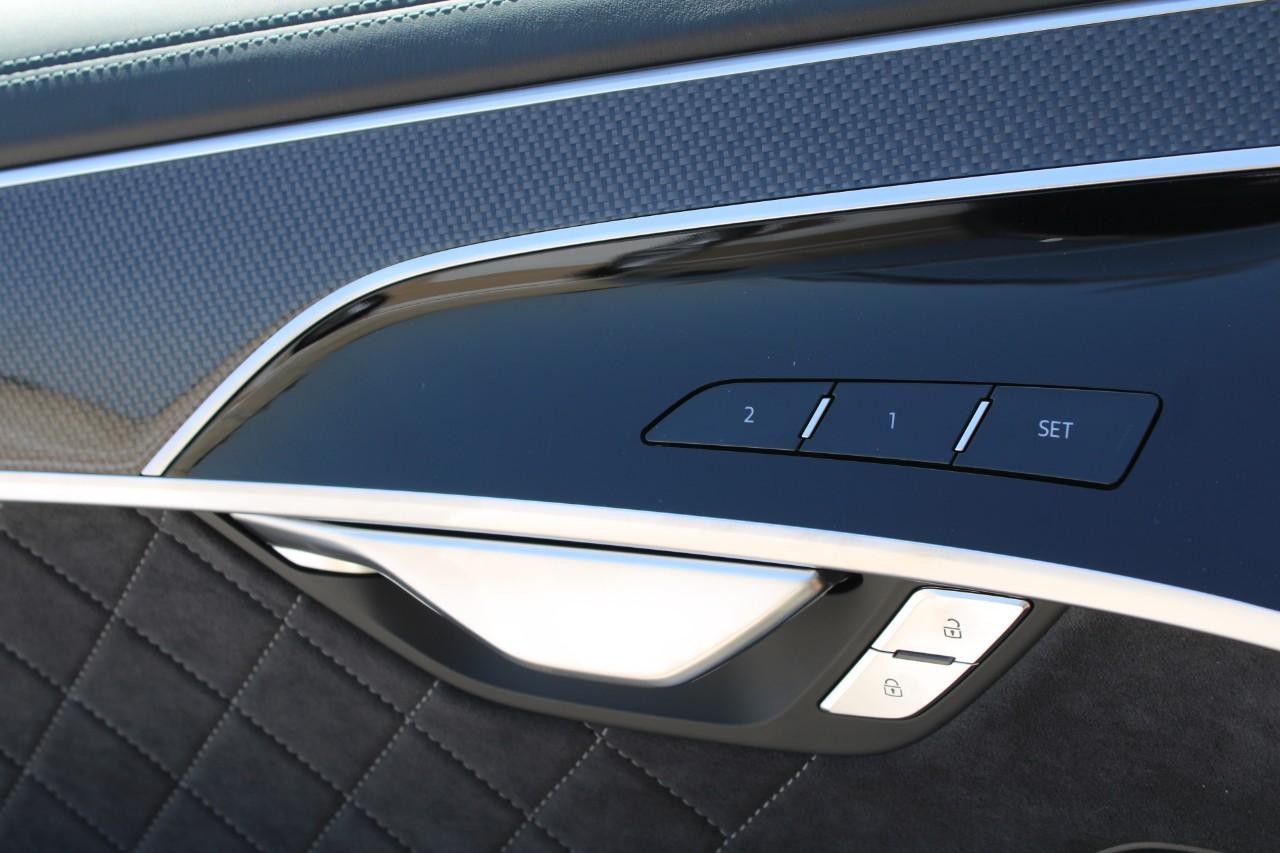 Audi S8 Vehicle Full-screen Gallery Image 27