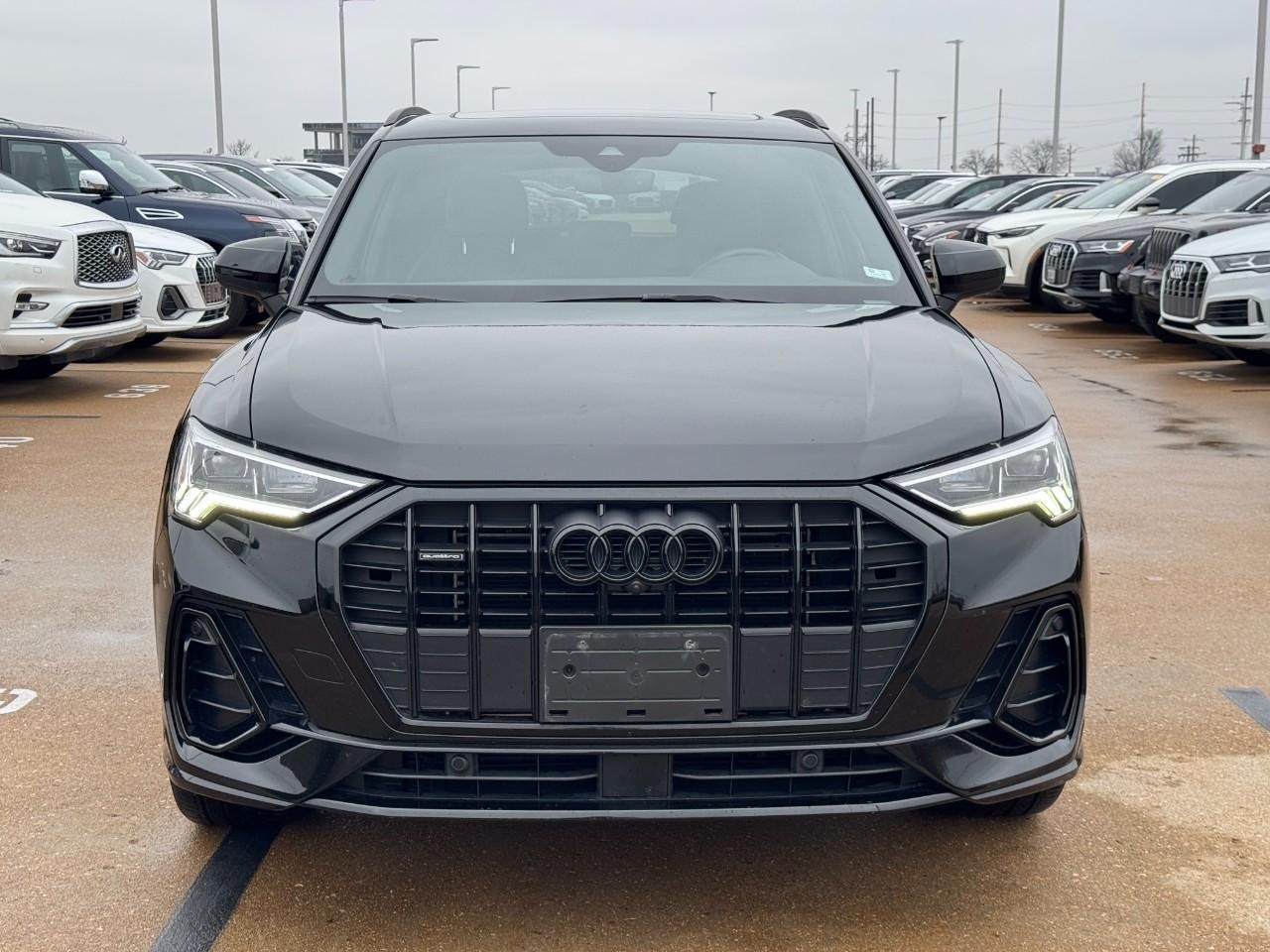 Audi Q3 Vehicle Full-screen Gallery Image 7