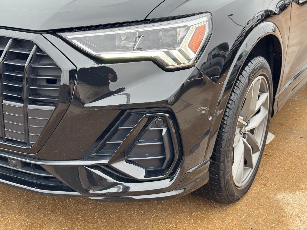 Audi Q3 Vehicle Full-screen Gallery Image 9