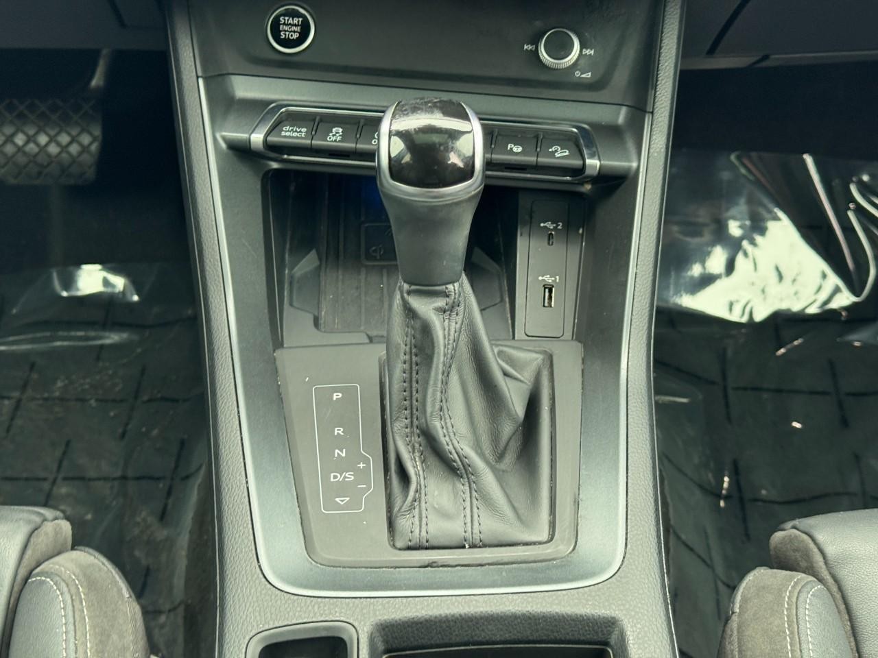 Audi Q3 Vehicle Full-screen Gallery Image 18