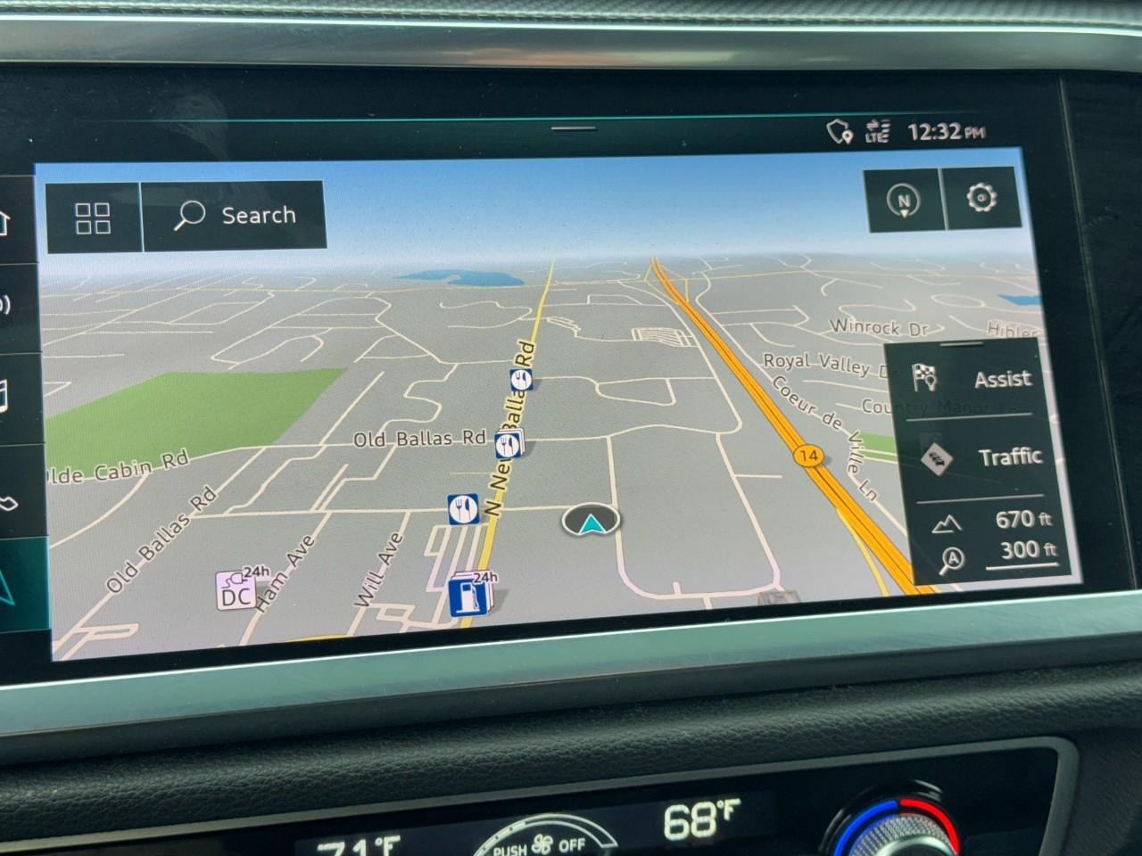 Audi Q3 Vehicle Full-screen Gallery Image 25