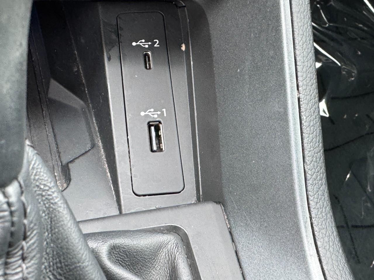 Audi Q3 Vehicle Full-screen Gallery Image 27