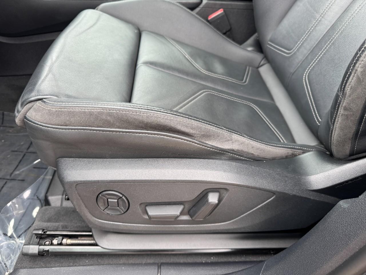 Audi Q3 Vehicle Full-screen Gallery Image 34