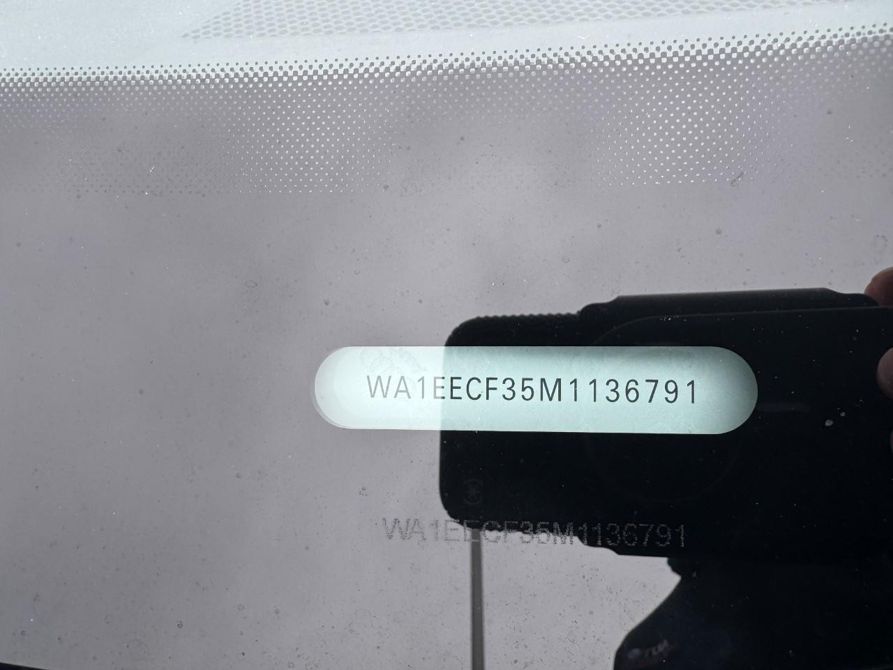 Audi Q3 Vehicle Full-screen Gallery Image 35