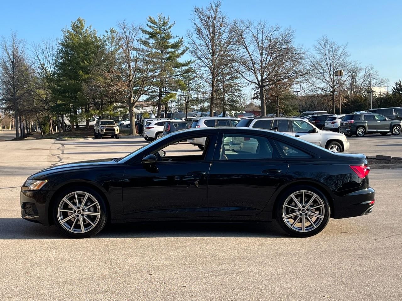 Audi A6 Sedan Vehicle Full-screen Gallery Image 2