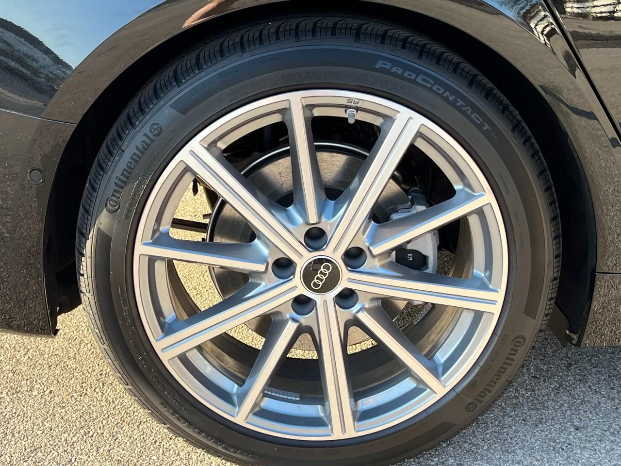 Audi A6 Sedan Vehicle Full-screen Gallery Image 5