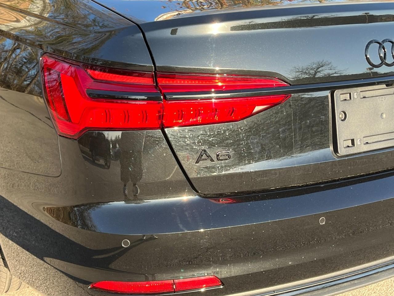 Audi A6 Sedan Vehicle Full-screen Gallery Image 11