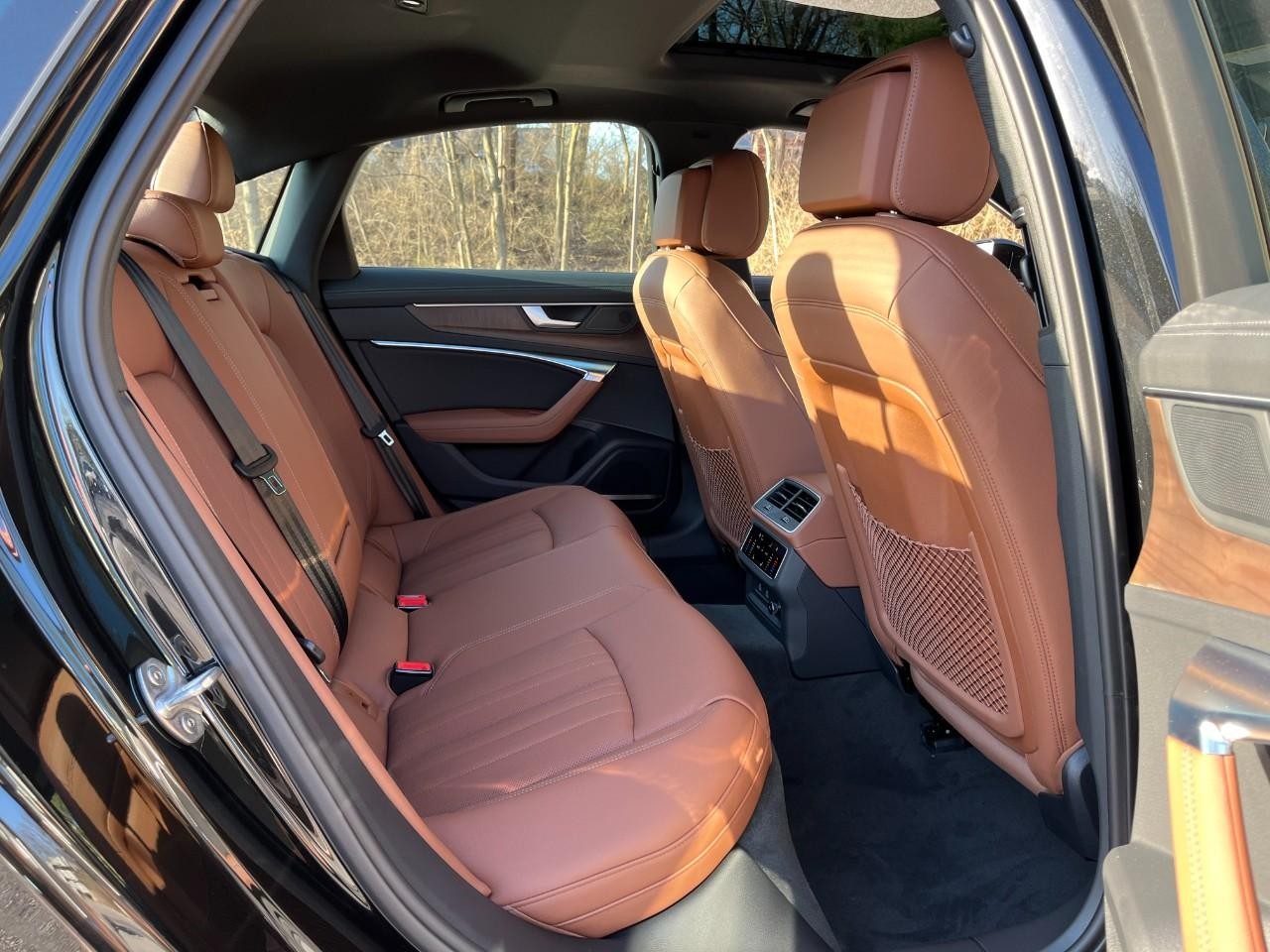 Audi A6 Sedan Vehicle Full-screen Gallery Image 13