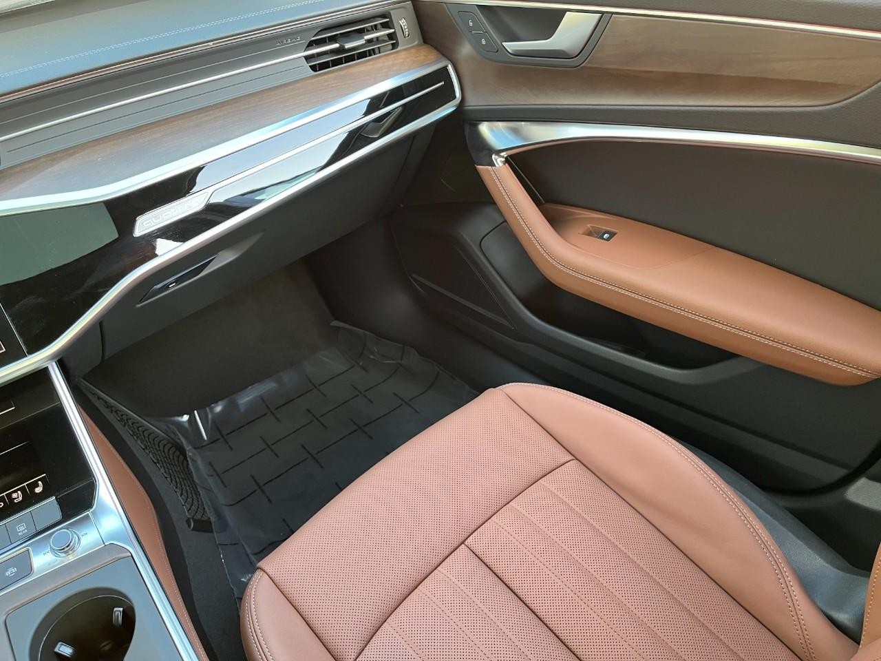 Audi A6 Sedan Vehicle Full-screen Gallery Image 19