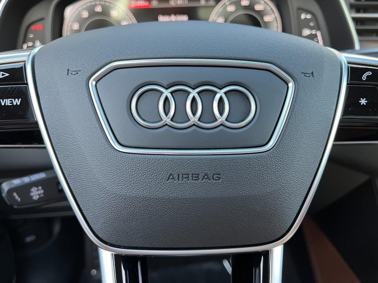 Audi A6 Sedan Vehicle Full-screen Gallery Image 22