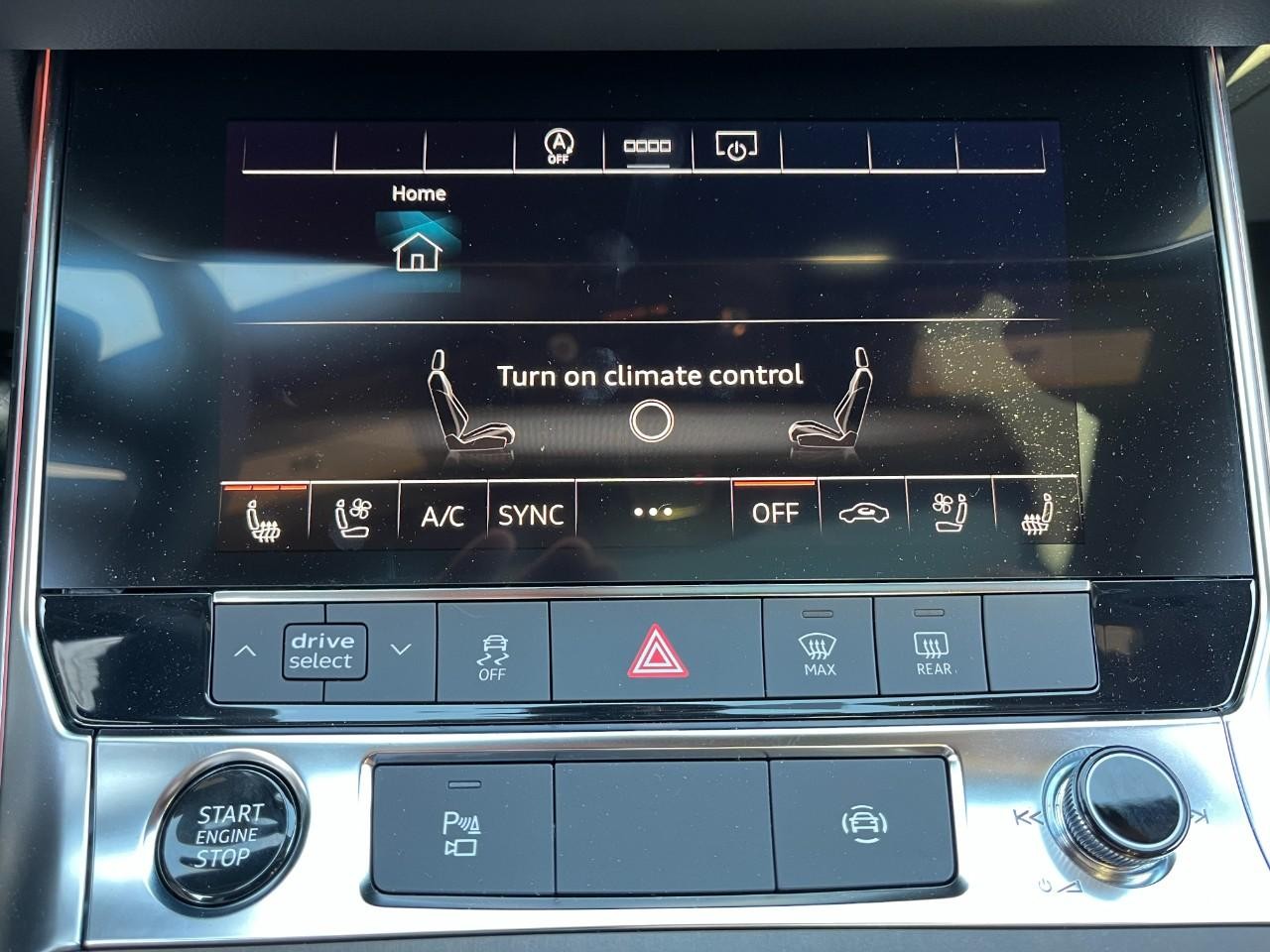 Audi A6 Sedan Vehicle Full-screen Gallery Image 28