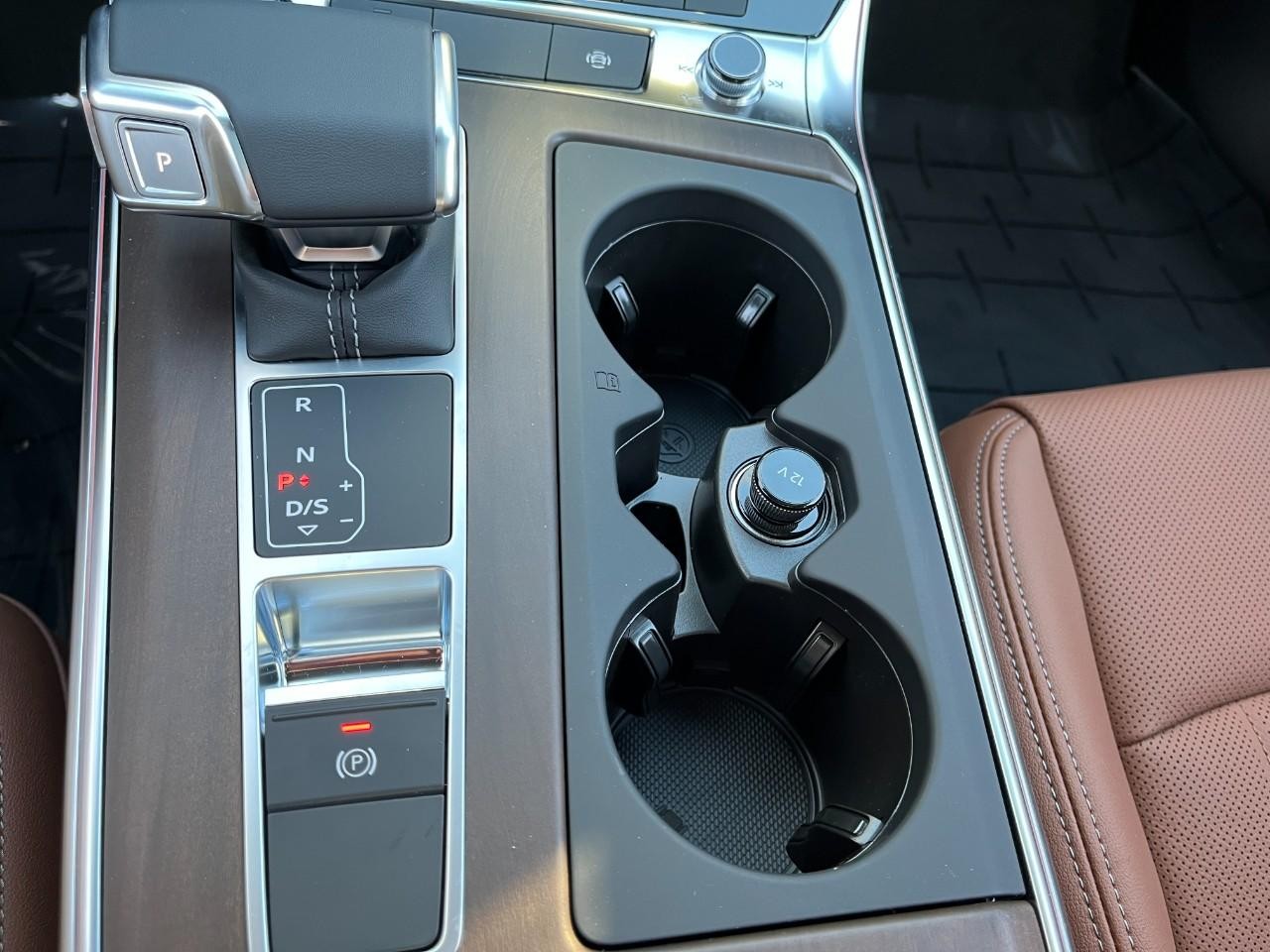 Audi A6 Sedan Vehicle Full-screen Gallery Image 29