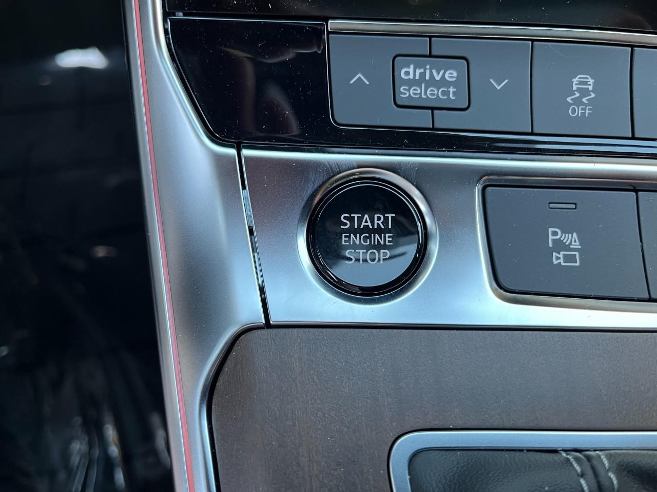 Audi A6 Sedan Vehicle Full-screen Gallery Image 30