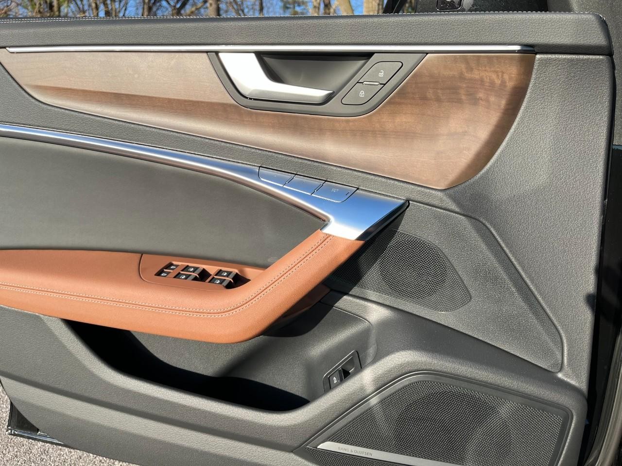 Audi A6 Sedan Vehicle Full-screen Gallery Image 31