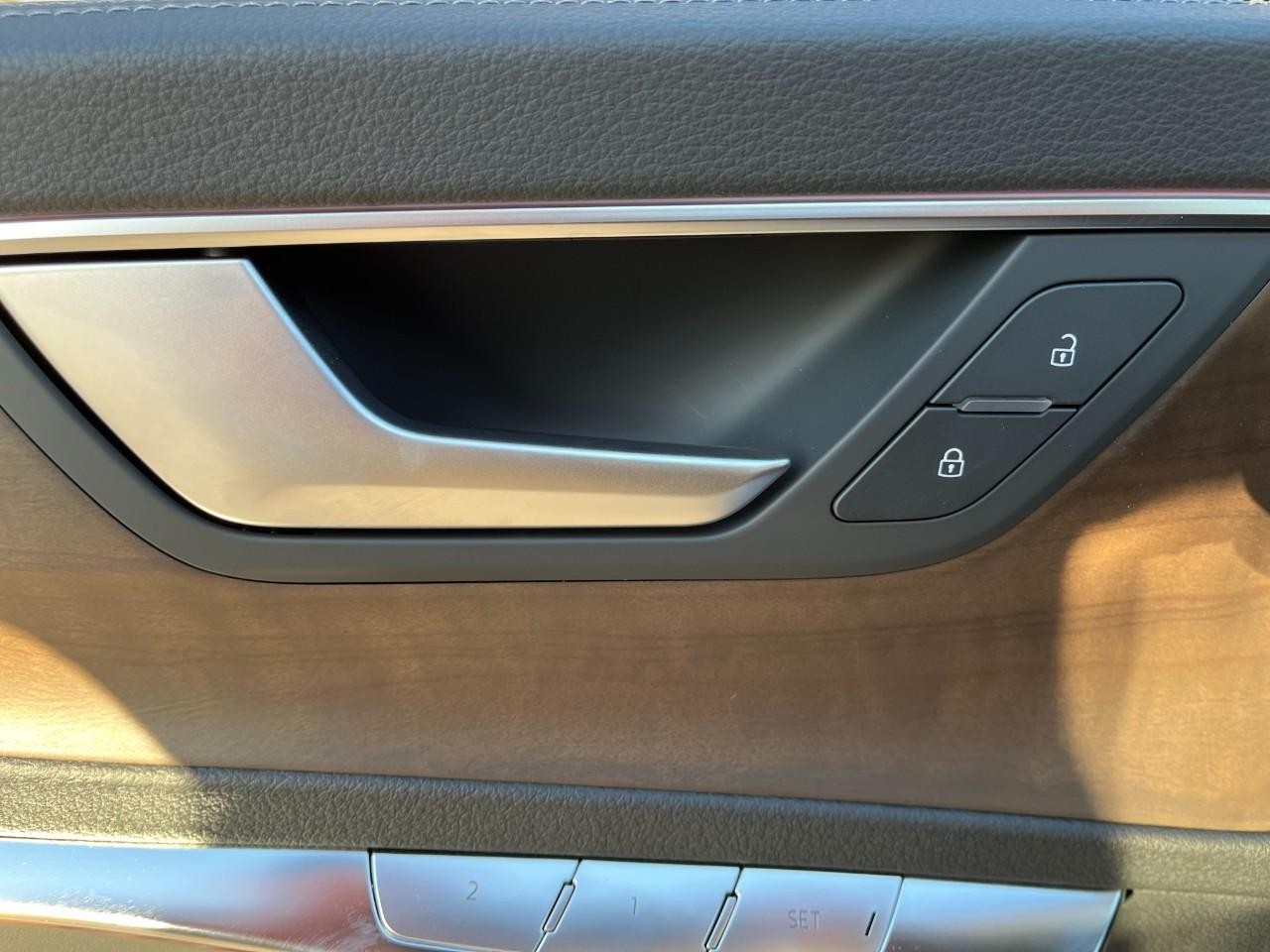 Audi A6 Sedan Vehicle Full-screen Gallery Image 32