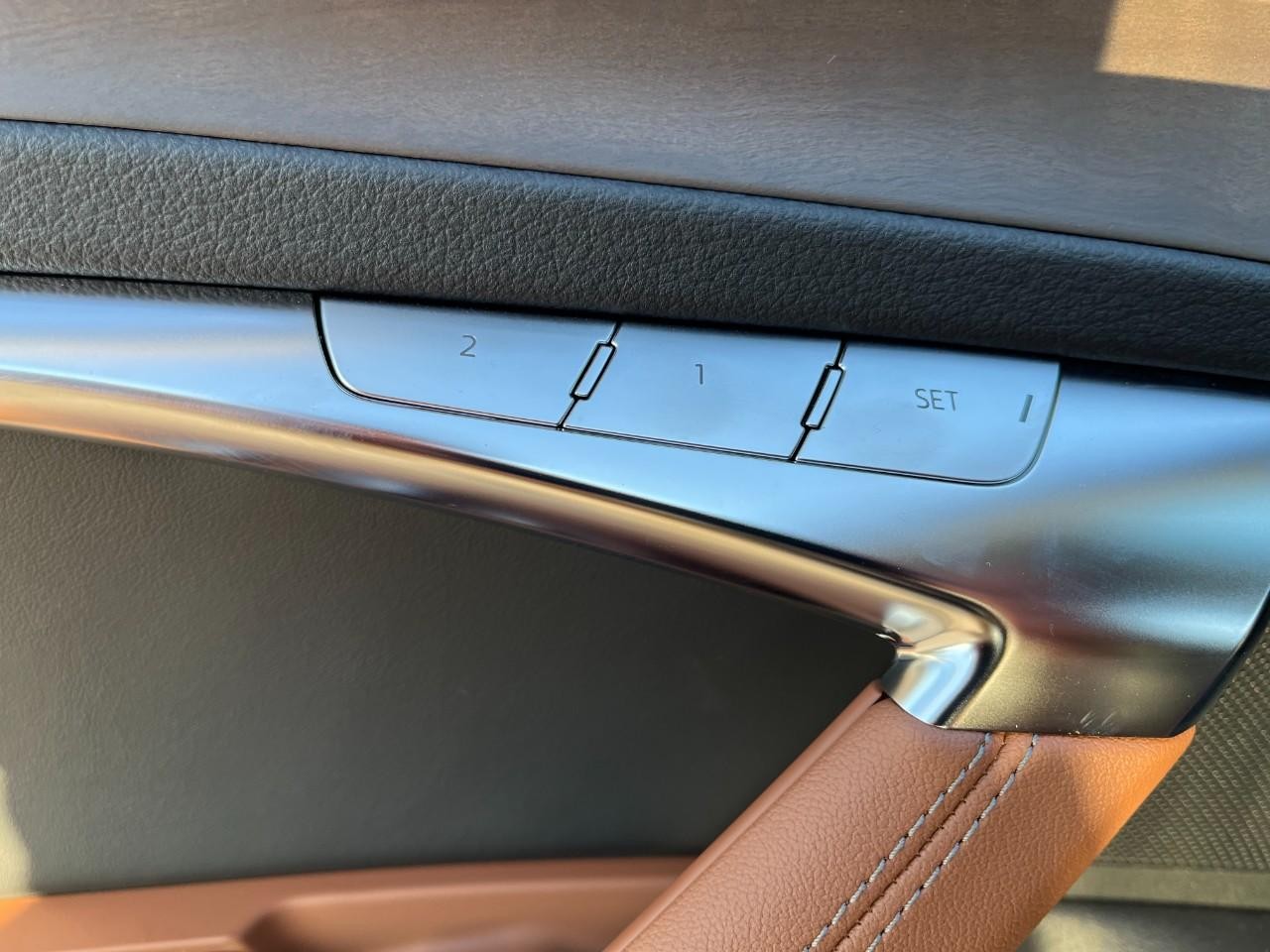 Audi A6 Sedan Vehicle Full-screen Gallery Image 33