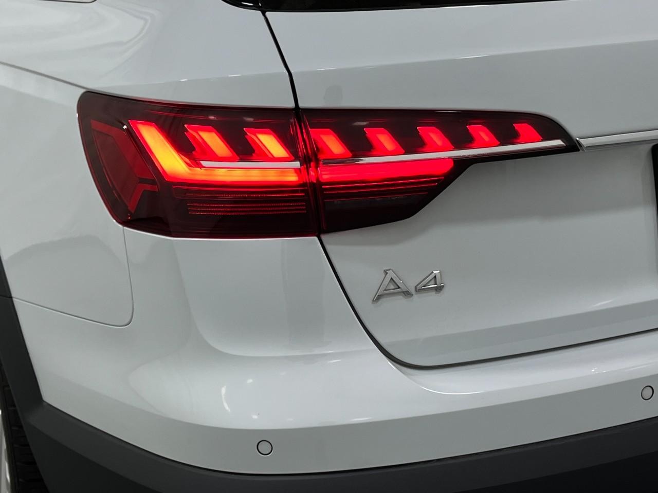 Audi A4 allroad Vehicle Full-screen Gallery Image 11