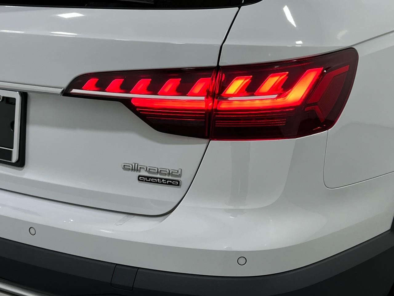 Audi A4 allroad Vehicle Full-screen Gallery Image 12