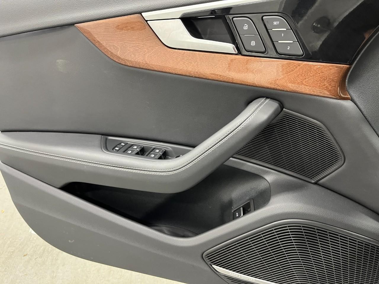 Audi A4 allroad Vehicle Full-screen Gallery Image 33