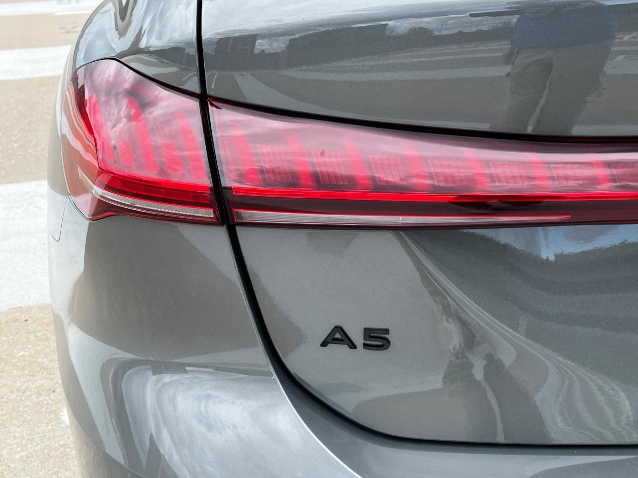 Audi A5 Vehicle Full-screen Gallery Image 5